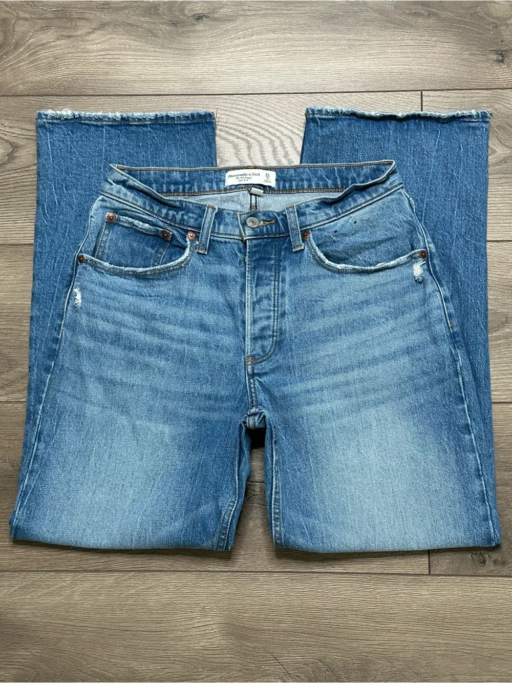 Abercrombie & Fitch 27